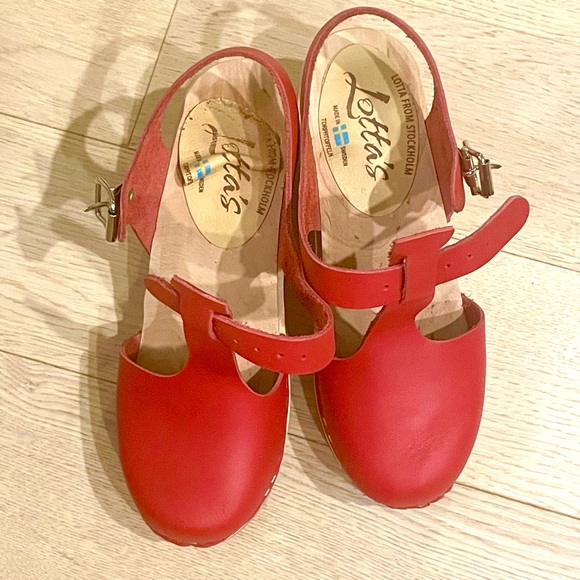 Swedish T-bar Platform Clogs in Red Leather - Picture 5 of 8